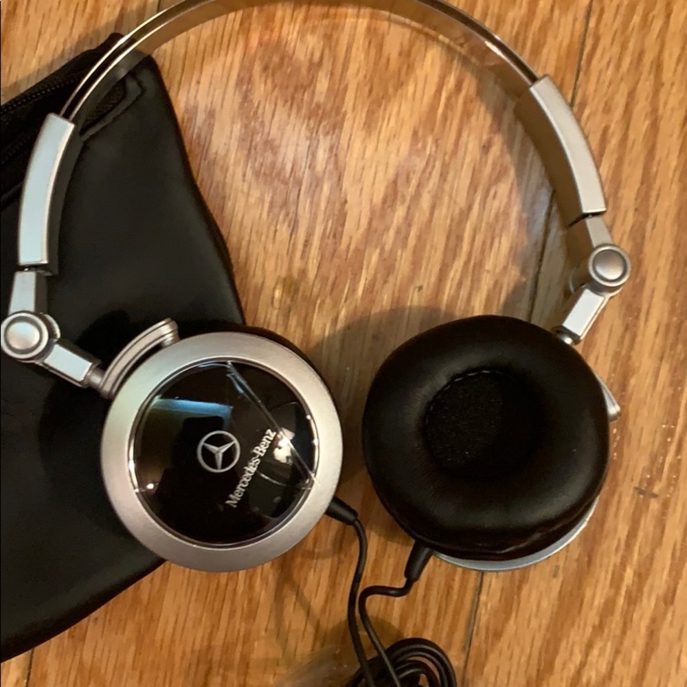 Brand new Mercedes headphones - Picture 2 of 3